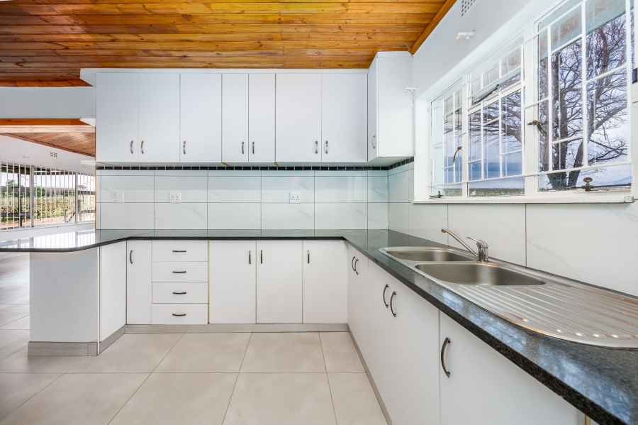 3 Bedroom Property for Sale in Koelenhof AH Western Cape